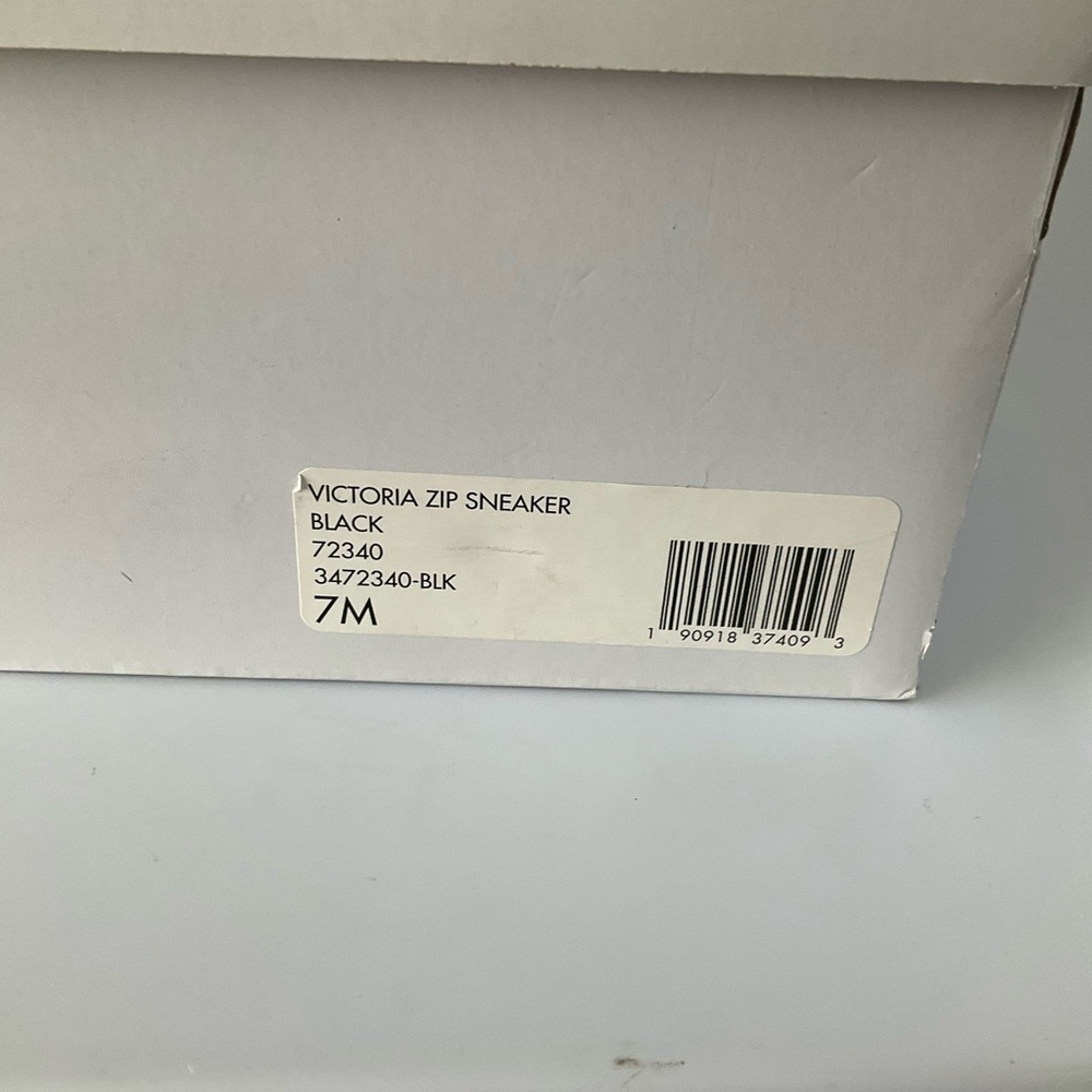 Frye & Co Women Black Leather Studded Victoria Zip Sneaker NIB - Picture 12 of 14